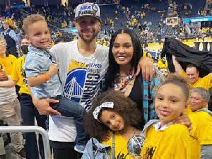 
Who are Steph Curry Parents? Steph Curry Biography, Parents Name, Nationality and More 