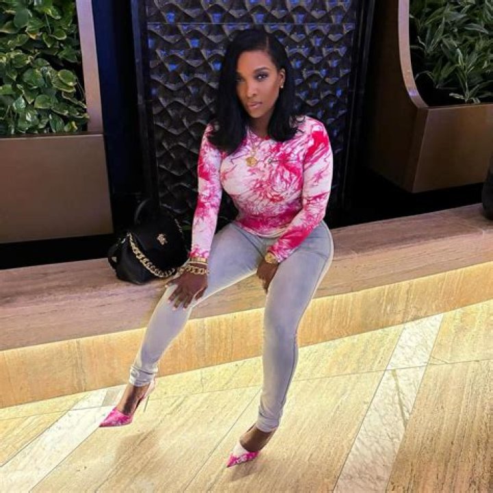 
Who is Bamzy Riches Dating? 