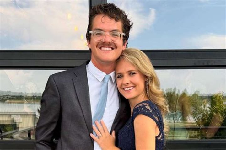 
Who Is Mrscocowyse on Reddit? Courtney Wyse and Husband Jason Wyse’s Maine Divorce Update 