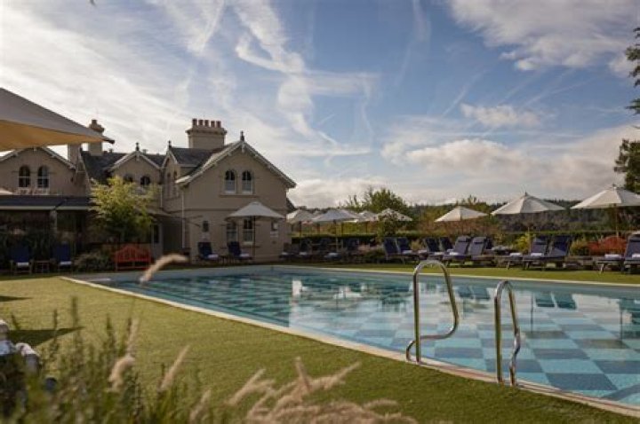 Who owns beaverbrook hotel?