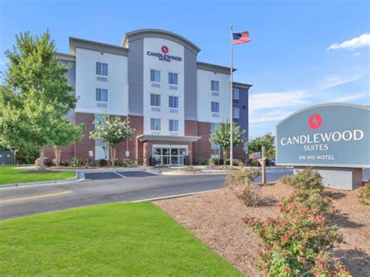 Who owns candlewood suites?