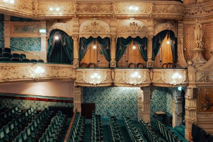 Who owns the gaiety theatre dublin?