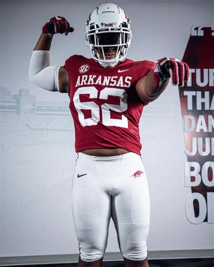 
Who was Dion Stutts? High School football recruit committed to playing for University of Arkansas dies at 18 