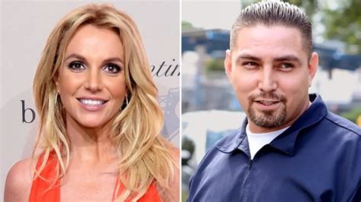 Whos britney spears dating?