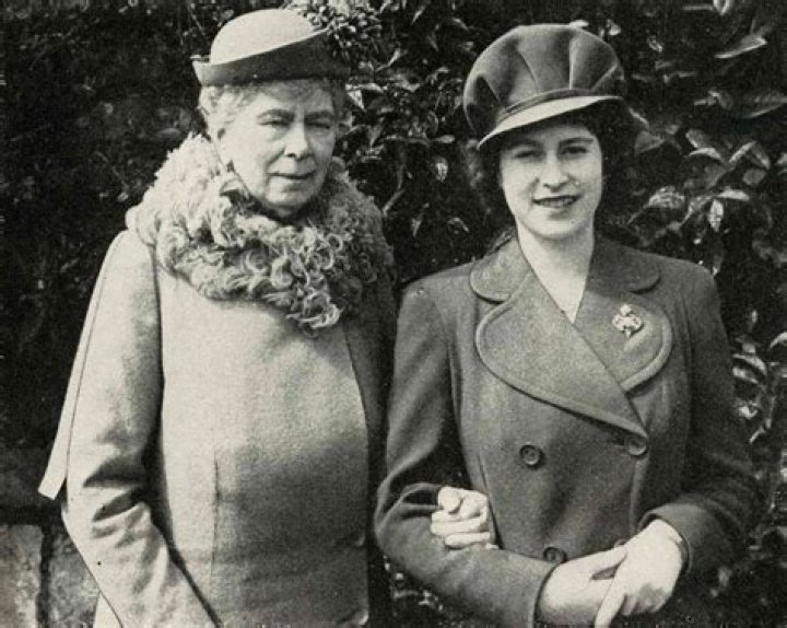 Whos the queens great grandmother?