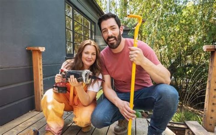 “Your choices were beautiful”: Celebrity IOU fans impressed with Drew Barrymore’s renovation ideas for her best friend’s home